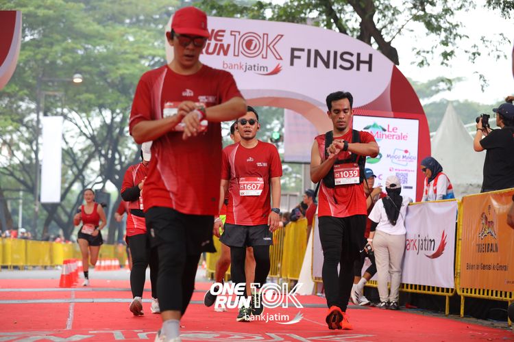 Race photo from ONE RUN 10 K