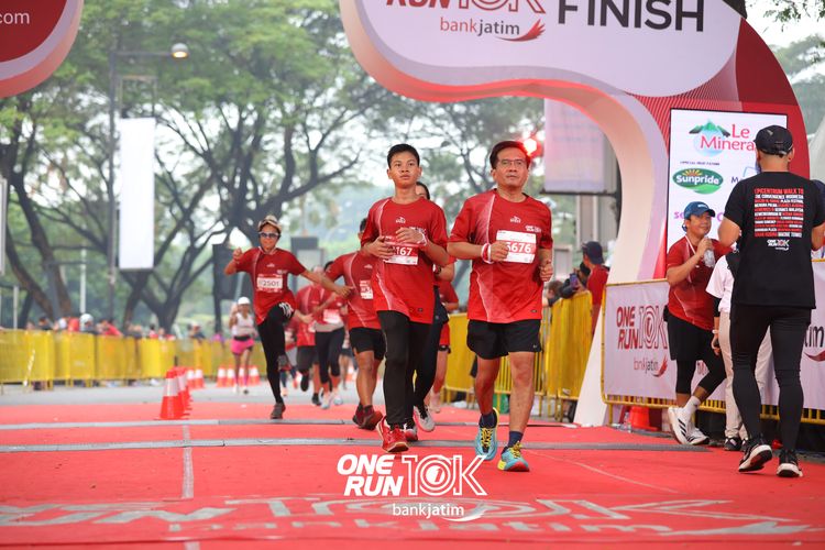 Race photo from ONE RUN 10 K
