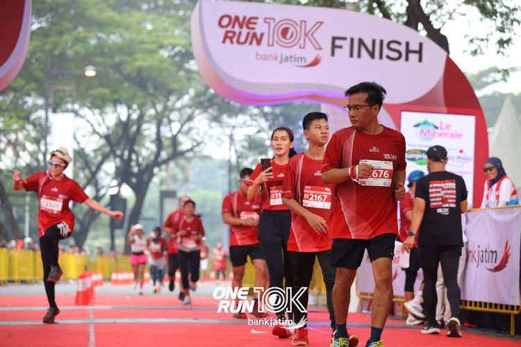 Race photo from ONE RUN 10 K