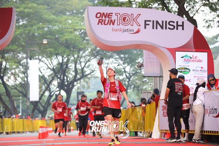 Race photo from ONE RUN 10 K