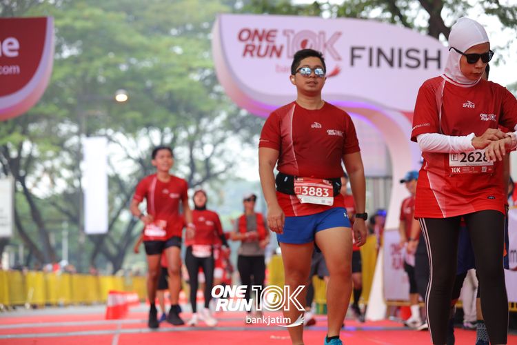 Race photo from ONE RUN 10 K