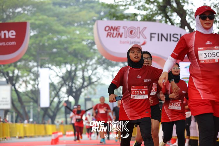 Race photo from ONE RUN 10 K