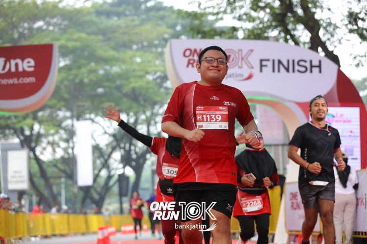 Race photo from ONE RUN 10 K