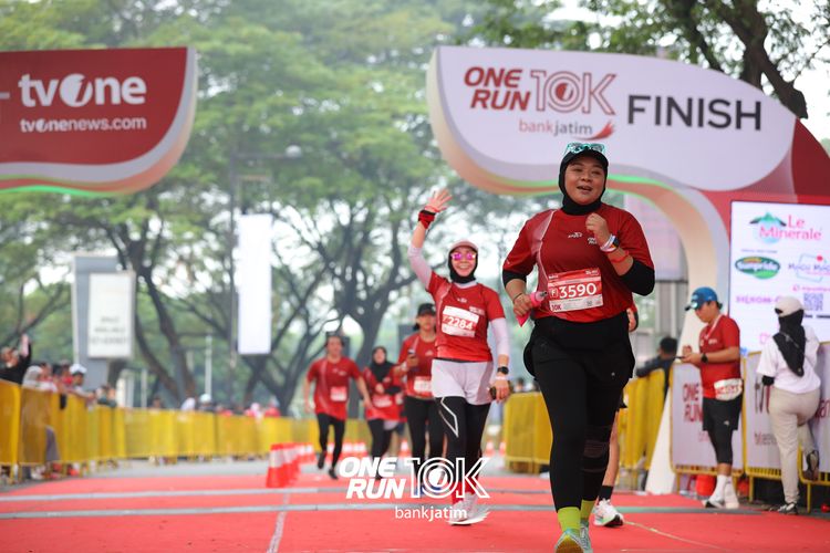 Race photo from ONE RUN 10 K