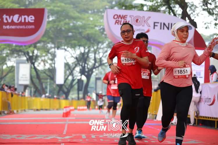 Race photo from ONE RUN 10 K