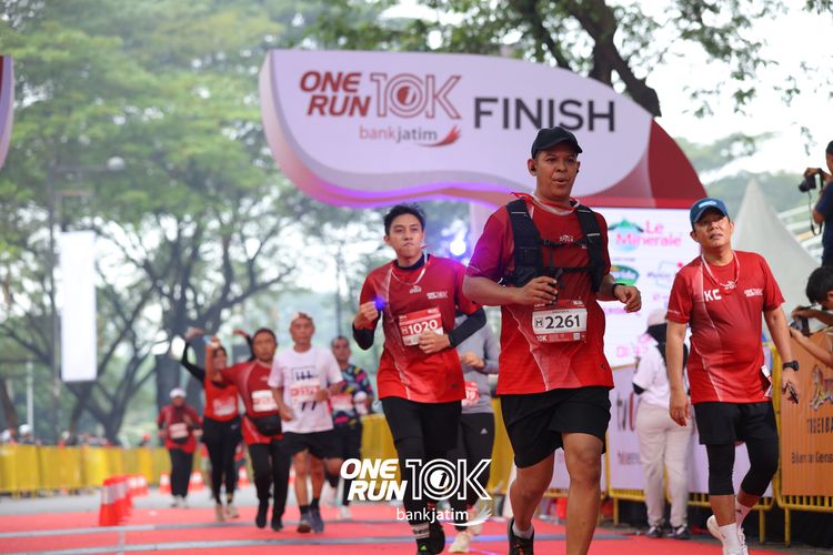 Race photo from ONE RUN 10 K
