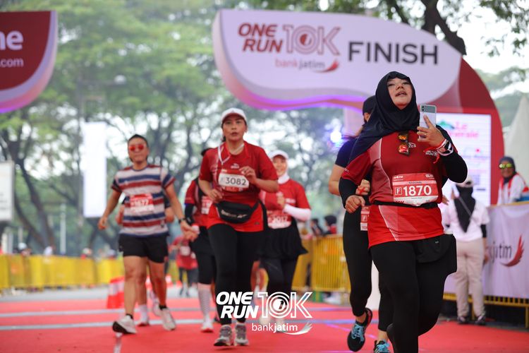 Race photo from ONE RUN 10 K