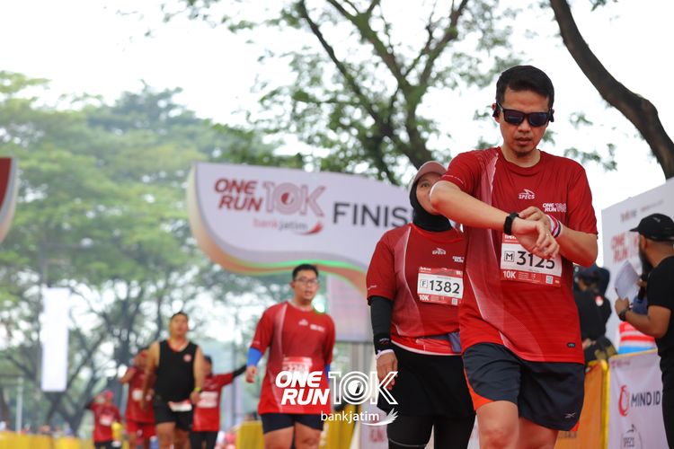 Race photo from ONE RUN 10 K