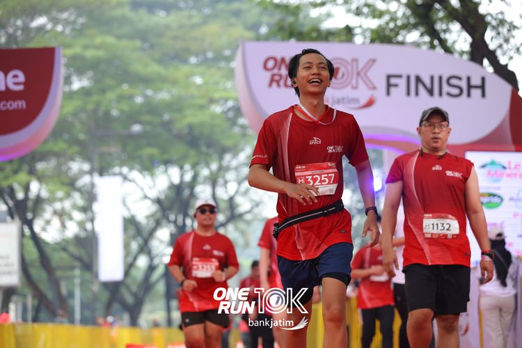 Race photo from ONE RUN 10 K