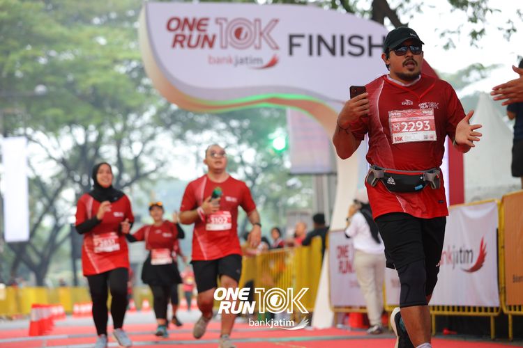 Race photo from ONE RUN 10 K
