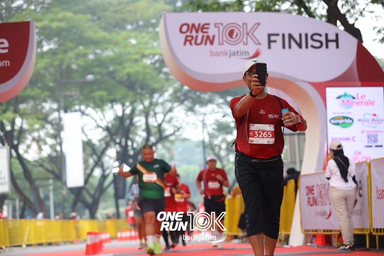 Race photo from ONE RUN 10 K