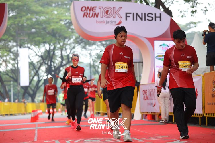 Race photo from ONE RUN 10 K