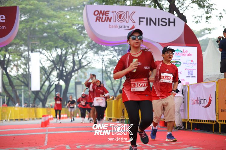 Race photo from ONE RUN 10 K