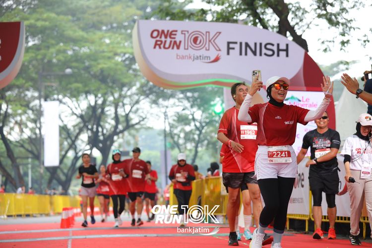 Race photo from ONE RUN 10 K