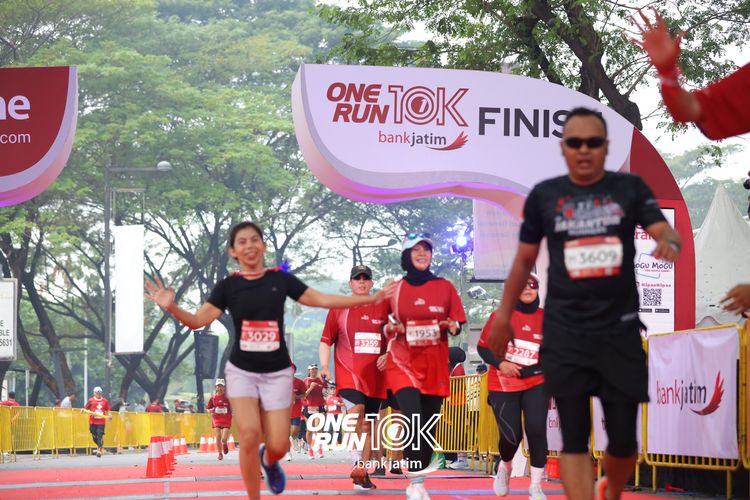 Race photo from ONE RUN 10 K