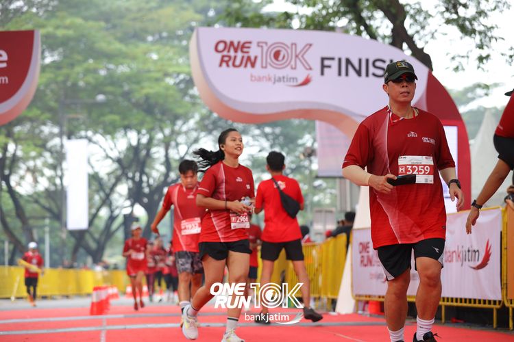 Race photo from ONE RUN 10 K