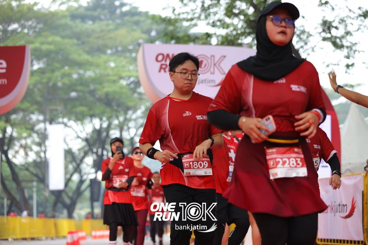 Race photo from ONE RUN 10 K