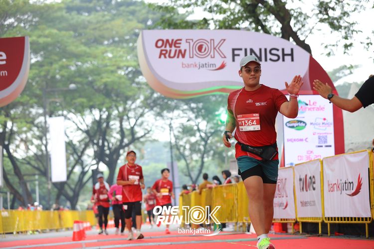 Race photo from ONE RUN 10 K