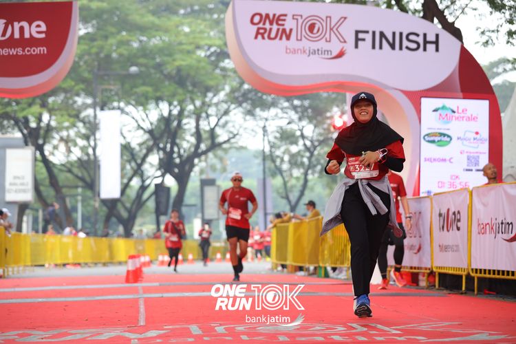 Race photo from ONE RUN 10 K