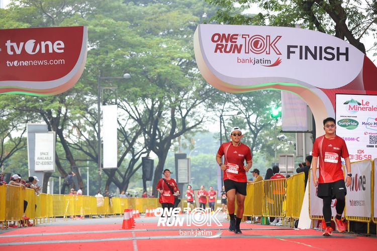 Race photo from ONE RUN 10 K