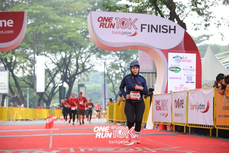 Race photo from ONE RUN 10 K