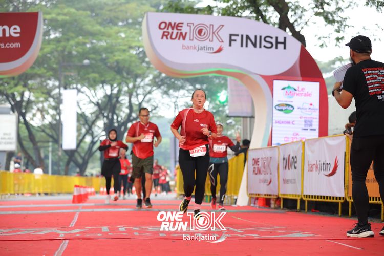 Race photo from ONE RUN 10 K