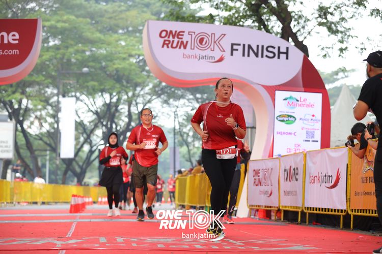 Race photo from ONE RUN 10 K