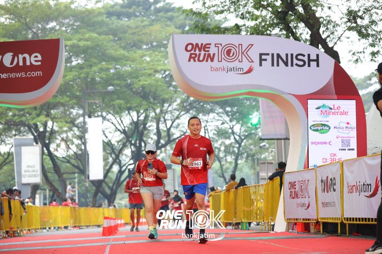 Race photo from ONE RUN 10 K