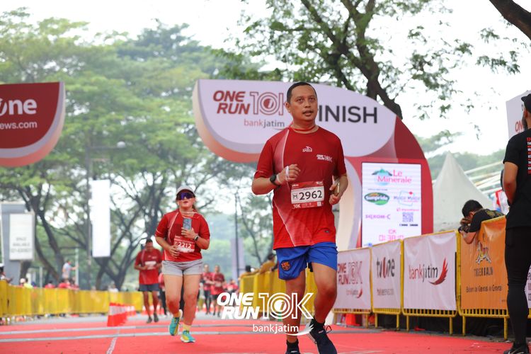 Race photo from ONE RUN 10 K
