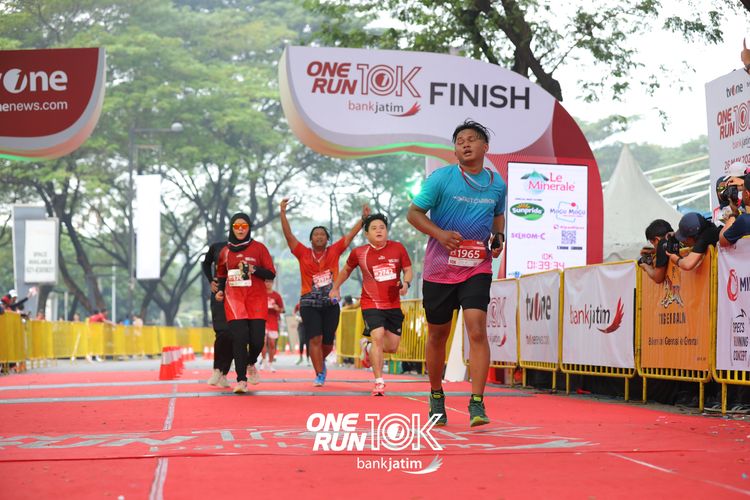 Race photo from ONE RUN 10 K