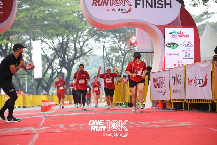 Race photo from ONE RUN 10 K