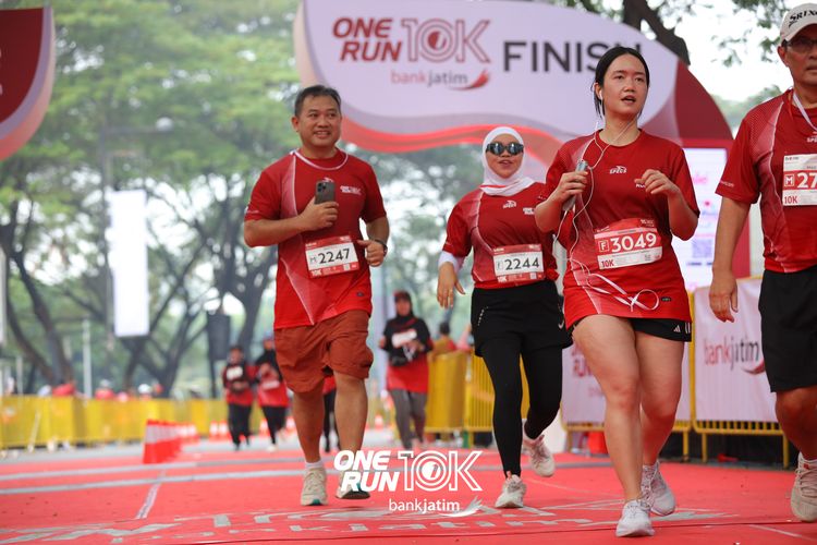 Race photo from ONE RUN 10 K