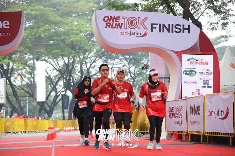 Race photo from ONE RUN 10 K