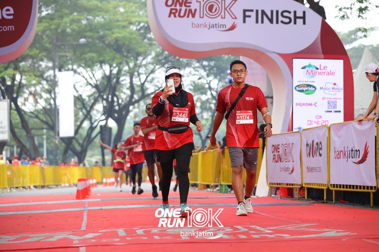 Race photo from ONE RUN 10 K