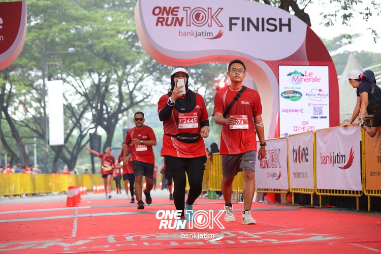 Race photo from ONE RUN 10 K