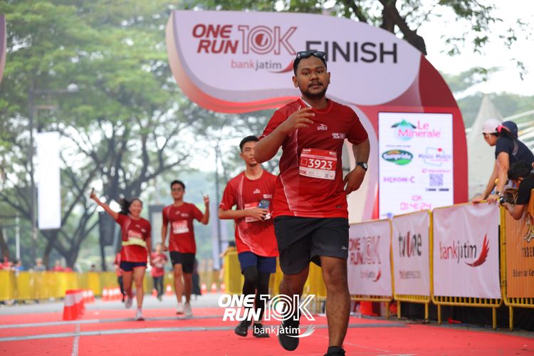 Race photo from ONE RUN 10 K