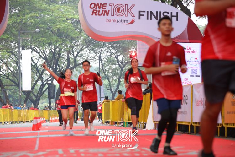 Race photo from ONE RUN 10 K