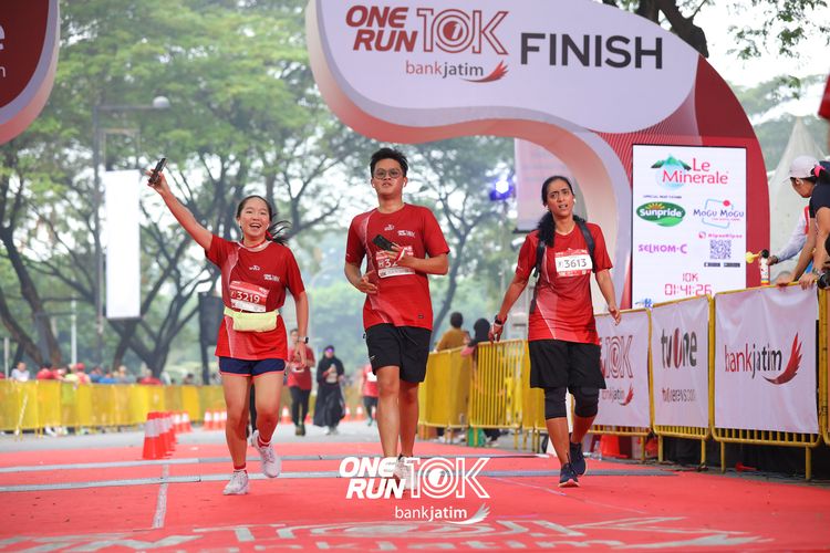 Race photo from ONE RUN 10 K