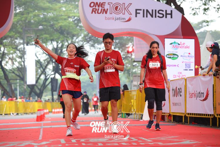 Race photo from ONE RUN 10 K