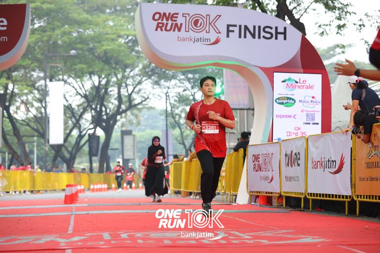 Race photo from ONE RUN 10 K