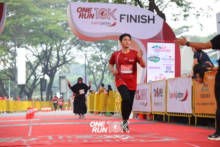 Race photo from ONE RUN 10 K