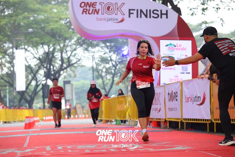 Race photo from ONE RUN 10 K