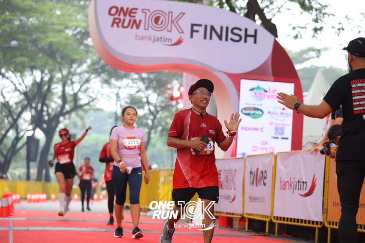Race photo from ONE RUN 10 K