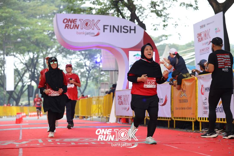 Race photo from ONE RUN 10 K