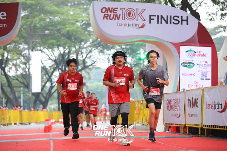 Race photo from ONE RUN 10 K