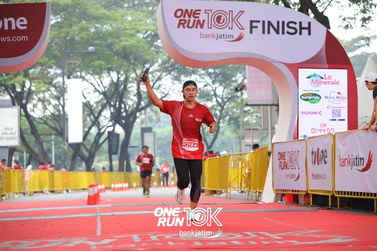 Race photo from ONE RUN 10 K