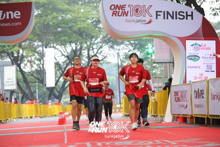 Race photo from ONE RUN 10 K