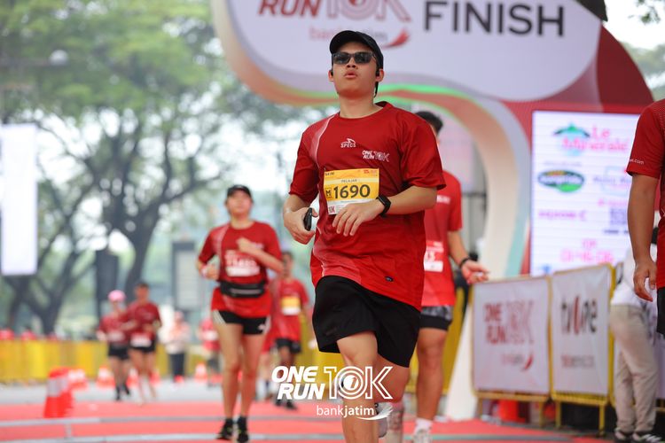 Race photo from ONE RUN 10 K