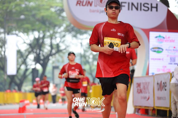 Race photo from ONE RUN 10 K