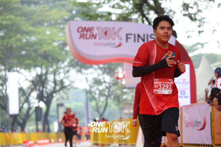 Race photo from ONE RUN 10 K
